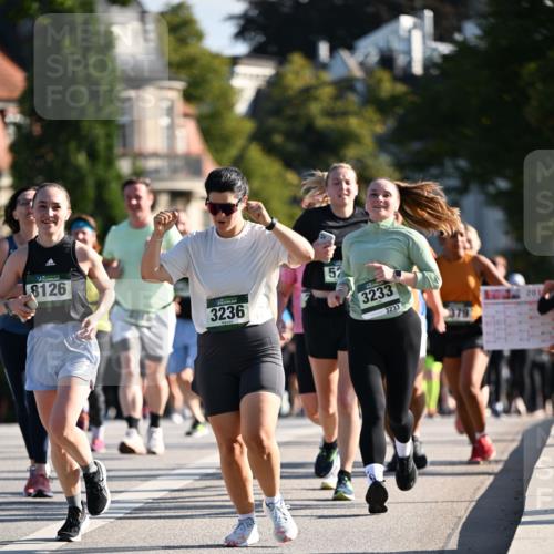 01.09.2024 - BARMER Alsterlauf Dr. Thomas Lammeyer http://msf.ph/oto/6901841 01.09.2024 09:39:03 Laufen 8126, 3236, 52, 3233, 3233 meine-sportfotos.de