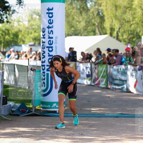 01.09.2024 - 17. Tribühne Triathlon Michael Strokosch http://msf.ph/oto/6901861 01.09.2024 11:00:18 Ziel 296, 302 meine-sportfotos.de