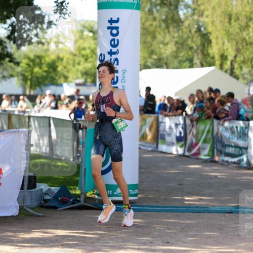 01.09.2024 - 17. Tribühne Triathlon Michael Strokosch http://msf.ph/oto/6901937 01.09.2024 11:00:27 Ziel 293, 299 meine-sportfotos.de