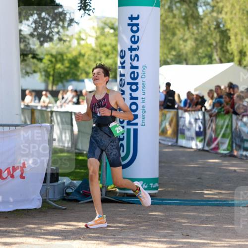 01.09.2024 - 17. Tribühne Triathlon Michael Strokosch http://msf.ph/oto/6901944 01.09.2024 11:00:28 Ziel 293, 299 meine-sportfotos.de