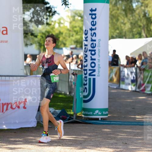 01.09.2024 - 17. Tribühne Triathlon Michael Strokosch http://msf.ph/oto/6901954 01.09.2024 11:00:28 Ziel 293, 299 meine-sportfotos.de