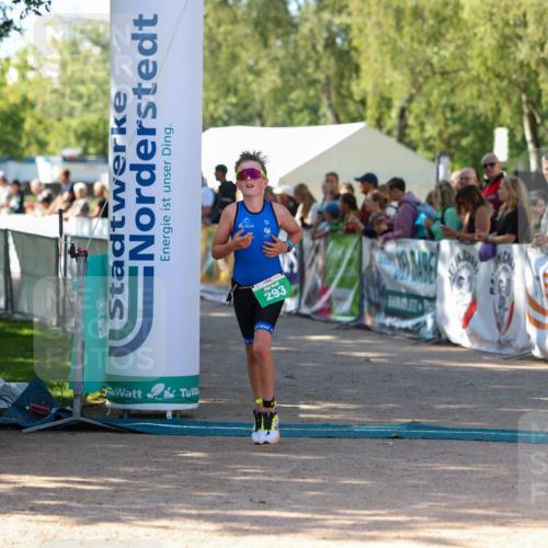 01.09.2024 - 17. Tribühne Triathlon Michael Strokosch http://msf.ph/oto/6901982 01.09.2024 11:00:32 Ziel 293 meine-sportfotos.de