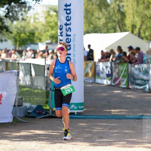 01.09.2024 - 17. Tribühne Triathlon Michael Strokosch http://msf.ph/oto/6902002 01.09.2024 11:00:33 Ziel 293 meine-sportfotos.de