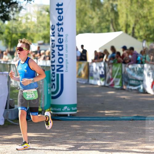 01.09.2024 - 17. Tribühne Triathlon Michael Strokosch http://msf.ph/oto/6902007 01.09.2024 11:00:33 Ziel 293 meine-sportfotos.de