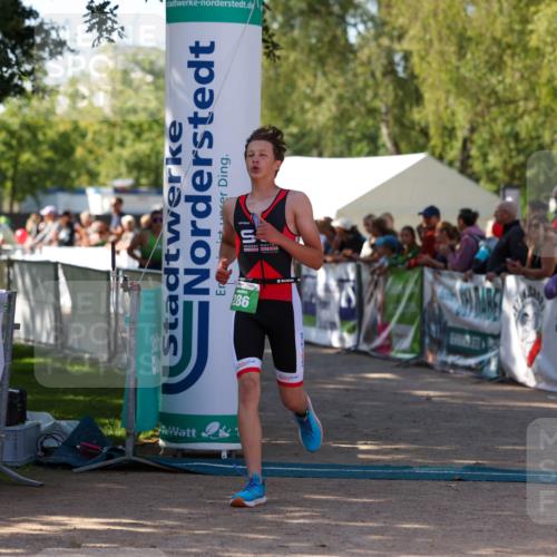 01.09.2024 - 17. Tribühne Triathlon Michael Strokosch http://msf.ph/oto/6902188 01.09.2024 11:01:10 Ziel 286, 297 meine-sportfotos.de