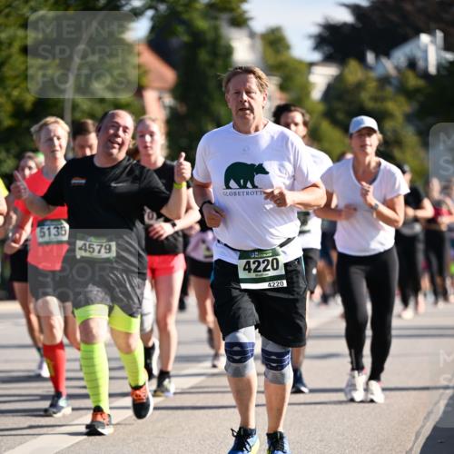 01.09.2024 - BARMER Alsterlauf Dr. Thomas Lammeyer http://msf.ph/oto/6902256 01.09.2024 09:39:17 Laufen 5135, 4579, 4220, 4220 meine-sportfotos.de