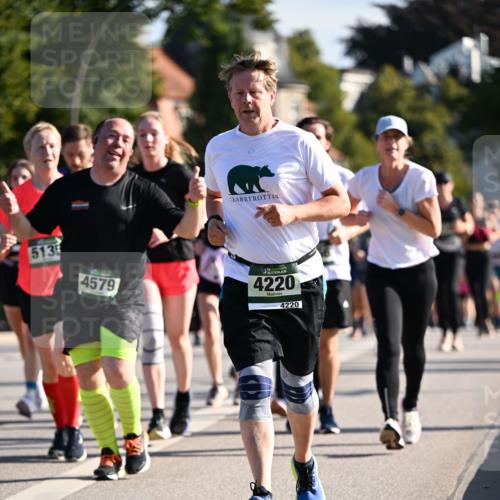 01.09.2024 - BARMER Alsterlauf Dr. Thomas Lammeyer http://msf.ph/oto/6902261 01.09.2024 09:39:17 Laufen 5135, 4579, 4220, 4220 meine-sportfotos.de