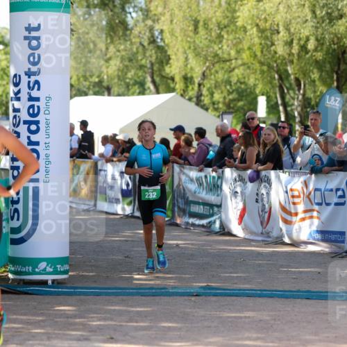 01.09.2024 - 17. Tribühne Triathlon Michael Strokosch http://msf.ph/oto/6902262 01.09.2024 11:01:17 Ziel 232, 277, 297 meine-sportfotos.de