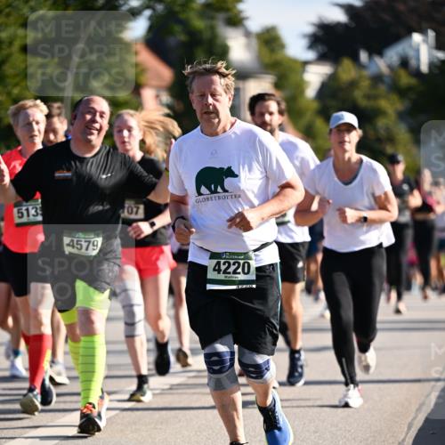 01.09.2024 - BARMER Alsterlauf Dr. Thomas Lammeyer http://msf.ph/oto/6902271 01.09.2024 09:39:17 Laufen 513, 4579, 707, 4220, 4220 meine-sportfotos.de