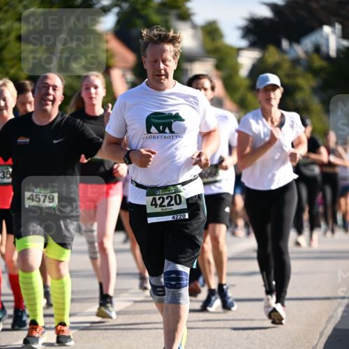 01.09.2024 - BARMER Alsterlauf Dr. Thomas Lammeyer http://msf.ph/oto/6902279 01.09.2024 09:39:18 Laufen 35, 4579, 4220, 4220 meine-sportfotos.de