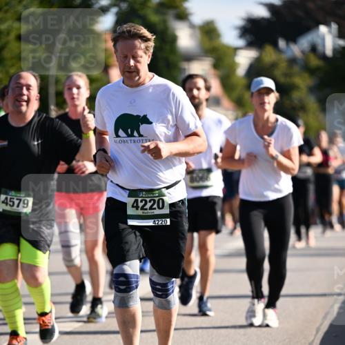 01.09.2024 - BARMER Alsterlauf Dr. Thomas Lammeyer http://msf.ph/oto/6902292 01.09.2024 09:39:18 Laufen 4579, 35, 4220, 4220 meine-sportfotos.de