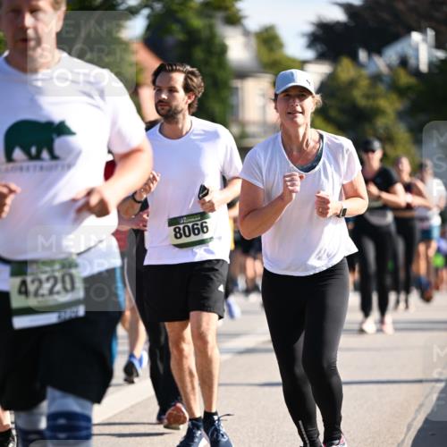 01.09.2024 - BARMER Alsterlauf Dr. Thomas Lammeyer http://msf.ph/oto/6902323 01.09.2024 09:39:19 Laufen 4220, 8066 meine-sportfotos.de