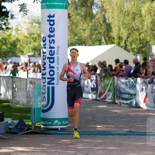 01.09.2024 - 17. Tribühne Triathlon Michael Strokosch http://msf.ph/oto/6902364 01.09.2024 11:01:23 Ziel 228, 277 meine-sportfotos.de