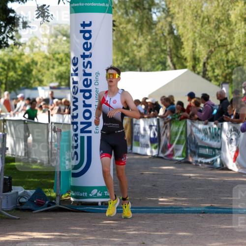 01.09.2024 - 17. Tribühne Triathlon Michael Strokosch http://msf.ph/oto/6902371 01.09.2024 11:01:23 Ziel 228, 277 meine-sportfotos.de