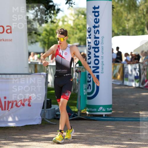 01.09.2024 - 17. Tribühne Triathlon Michael Strokosch http://msf.ph/oto/6902395 01.09.2024 11:01:24 Ziel 228, 277 meine-sportfotos.de