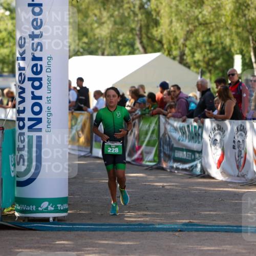 01.09.2024 - 17. Tribühne Triathlon Michael Strokosch http://msf.ph/oto/6902400 01.09.2024 11:01:28 Ziel 228 meine-sportfotos.de