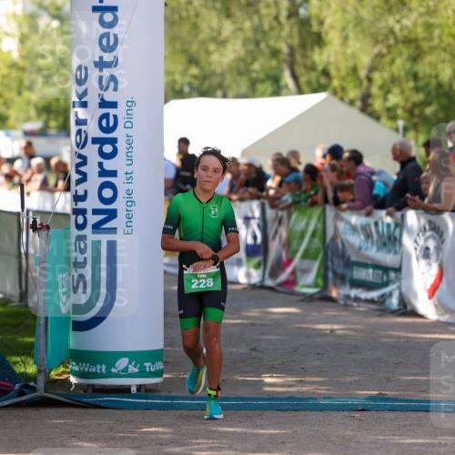 01.09.2024 - 17. Tribühne Triathlon Michael Strokosch http://msf.ph/oto/6902420 01.09.2024 11:01:29 Ziel 228 meine-sportfotos.de