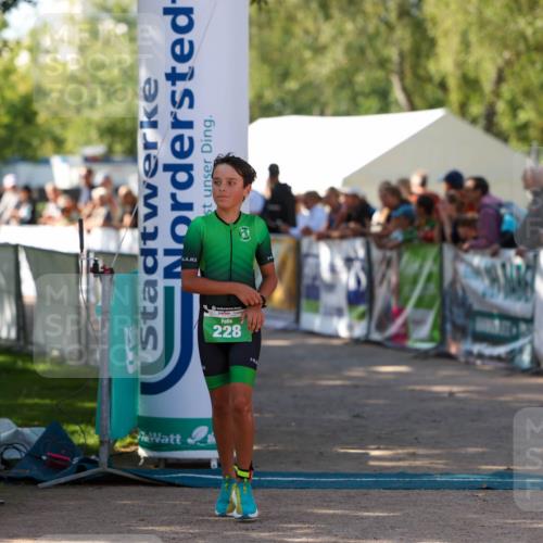 01.09.2024 - 17. Tribühne Triathlon Michael Strokosch http://msf.ph/oto/6902436 01.09.2024 11:01:29 Ziel 228 meine-sportfotos.de