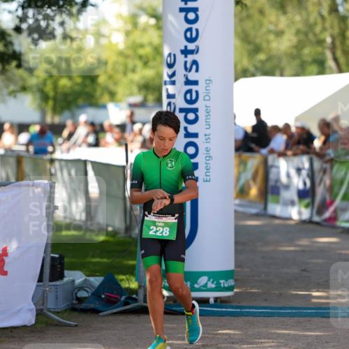 01.09.2024 - 17. Tribühne Triathlon Michael Strokosch http://msf.ph/oto/6902444 01.09.2024 11:01:30 Ziel 228 meine-sportfotos.de