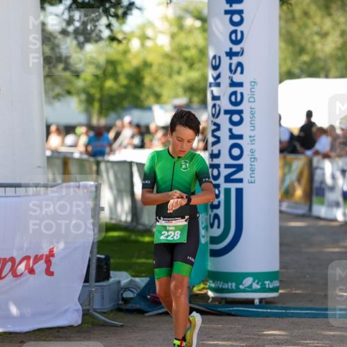 01.09.2024 - 17. Tribühne Triathlon Michael Strokosch http://msf.ph/oto/6902455 01.09.2024 11:01:30 Ziel 228 meine-sportfotos.de