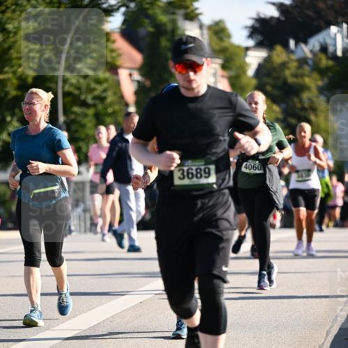 01.09.2024 - BARMER Alsterlauf Dr. Thomas Lammeyer http://msf.ph/oto/6902572 01.09.2024 09:39:29 Laufen 3689, 4060, 310, 30 meine-sportfotos.de