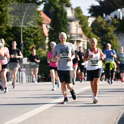 01.09.2024 - BARMER Alsterlauf Dr. Thomas Lammeyer http://msf.ph/oto/6902628 01.09.2024 09:39:31 Laufen 3829, 3830 meine-sportfotos.de