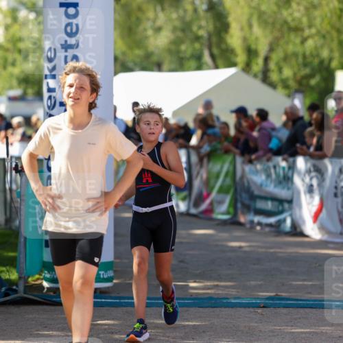 01.09.2024 - 17. Tribühne Triathlon Michael Strokosch http://msf.ph/oto/6902648 01.09.2024 11:01:44 Ziel 200, 292 meine-sportfotos.de