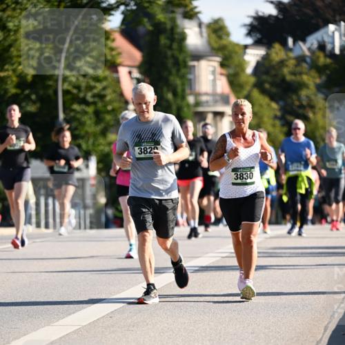 01.09.2024 - BARMER Alsterlauf Dr. Thomas Lammeyer http://msf.ph/oto/6902651 01.09.2024 09:39:32 Laufen 3829, 3830 meine-sportfotos.de