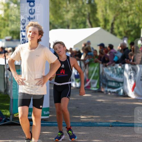 01.09.2024 - 17. Tribühne Triathlon Michael Strokosch http://msf.ph/oto/6902659 01.09.2024 11:01:45 Ziel 200, 292 meine-sportfotos.de