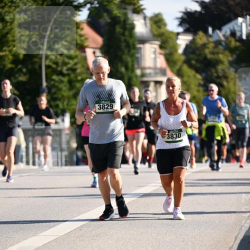01.09.2024 - BARMER Alsterlauf Dr. Thomas Lammeyer http://msf.ph/oto/6902661 01.09.2024 09:39:32 Laufen 3829, 3830 meine-sportfotos.de