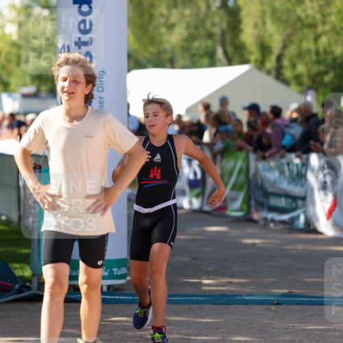 01.09.2024 - 17. Tribühne Triathlon Michael Strokosch http://msf.ph/oto/6902664 01.09.2024 11:01:45 Ziel 200, 292 meine-sportfotos.de