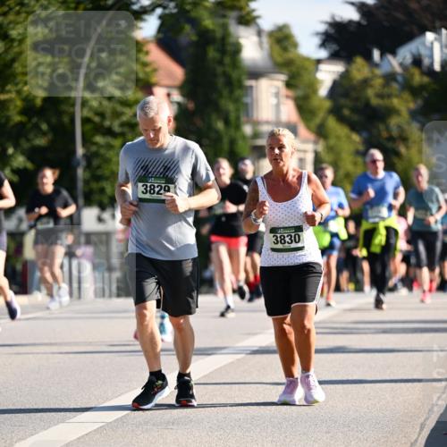 01.09.2024 - BARMER Alsterlauf Dr. Thomas Lammeyer http://msf.ph/oto/6902674 01.09.2024 09:39:33 Laufen 3829, 3830 meine-sportfotos.de