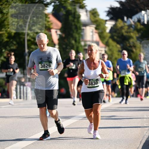 01.09.2024 - BARMER Alsterlauf Dr. Thomas Lammeyer http://msf.ph/oto/6902687 01.09.2024 09:39:33 Laufen 3829, 3830 meine-sportfotos.de