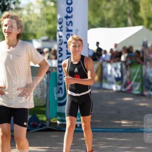 01.09.2024 - 17. Tribühne Triathlon Michael Strokosch http://msf.ph/oto/6902689 01.09.2024 11:01:46 Ziel 200, 292 meine-sportfotos.de