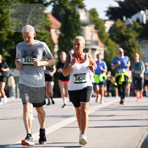 01.09.2024 - BARMER Alsterlauf Dr. Thomas Lammeyer http://msf.ph/oto/6902710 01.09.2024 09:39:33 Laufen 3829, 3830 meine-sportfotos.de