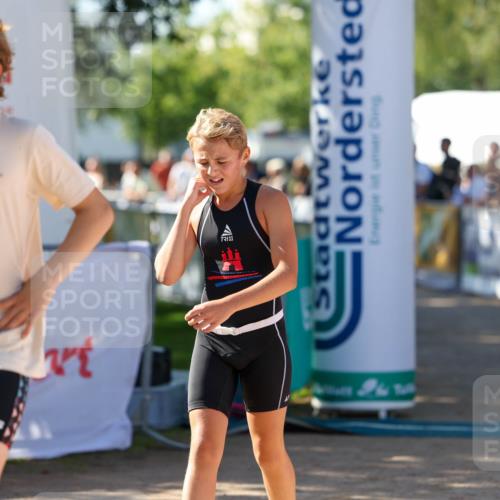 01.09.2024 - 17. Tribühne Triathlon Michael Strokosch http://msf.ph/oto/6902714 01.09.2024 11:01:47 Ziel 200 meine-sportfotos.de