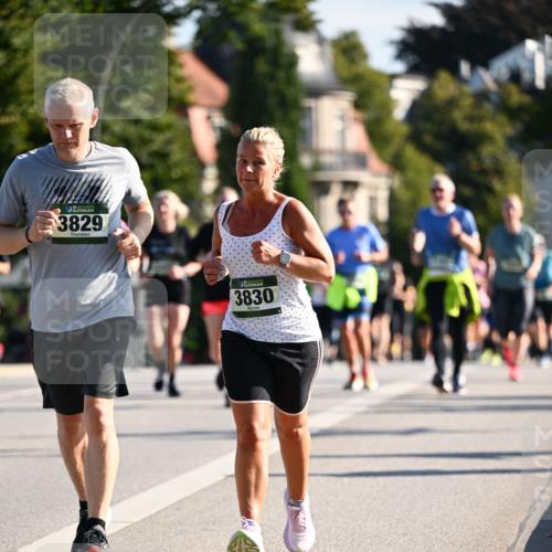 01.09.2024 - BARMER Alsterlauf Dr. Thomas Lammeyer http://msf.ph/oto/6902720 01.09.2024 09:39:34 Laufen 3829, 3830 meine-sportfotos.de