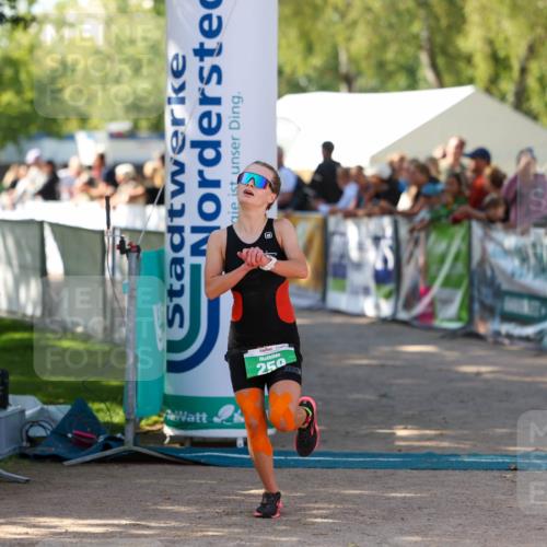 01.09.2024 - 17. Tribühne Triathlon Michael Strokosch http://msf.ph/oto/6902743 01.09.2024 11:01:55 Ziel 259 meine-sportfotos.de