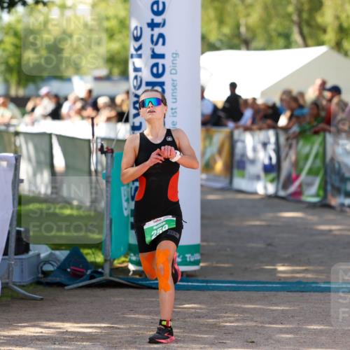 01.09.2024 - 17. Tribühne Triathlon Michael Strokosch http://msf.ph/oto/6902746 01.09.2024 11:01:55 Ziel 259 meine-sportfotos.de