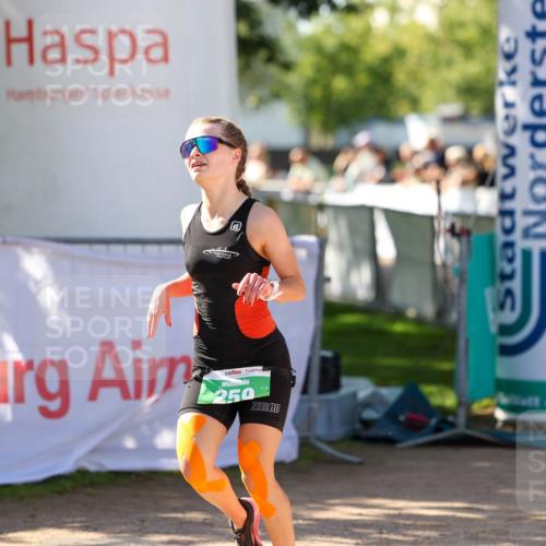 01.09.2024 - 17. Tribühne Triathlon Michael Strokosch http://msf.ph/oto/6902771 01.09.2024 11:01:56 Ziel 259 meine-sportfotos.de