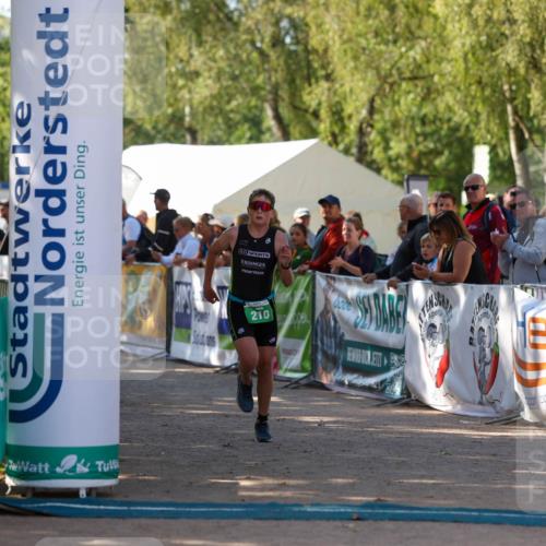 01.09.2024 - 17. Tribühne Triathlon Michael Strokosch http://msf.ph/oto/6902787 01.09.2024 11:02:03 Ziel 210, 288 meine-sportfotos.de