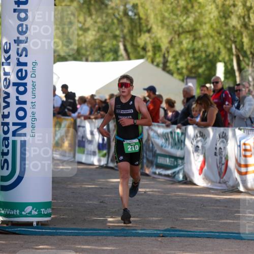 01.09.2024 - 17. Tribühne Triathlon Michael Strokosch http://msf.ph/oto/6902811 01.09.2024 11:02:03 Ziel 210, 288 meine-sportfotos.de