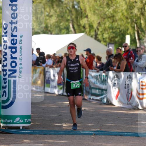 01.09.2024 - 17. Tribühne Triathlon Michael Strokosch http://msf.ph/oto/6902818 01.09.2024 11:02:04 Ziel 210, 288 meine-sportfotos.de