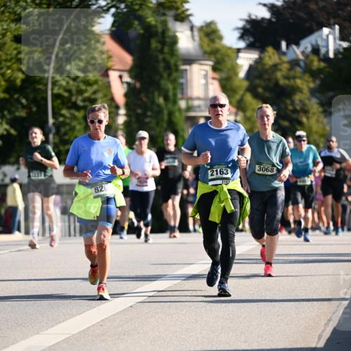 01.09.2024 - BARMER Alsterlauf Dr. Thomas Lammeyer http://msf.ph/oto/6902838 01.09.2024 09:39:37 Laufen 820, 2163, 2163, 3068 meine-sportfotos.de