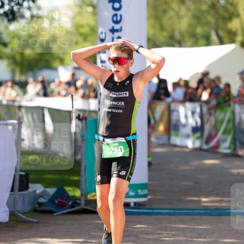 01.09.2024 - 17. Tribühne Triathlon Michael Strokosch http://msf.ph/oto/6902859 01.09.2024 11:02:05 Ziel 210, 288 meine-sportfotos.de