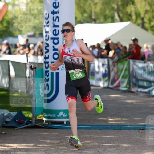 01.09.2024 - 17. Tribühne Triathlon Michael Strokosch http://msf.ph/oto/6902882 01.09.2024 11:02:07 Ziel 210, 288 meine-sportfotos.de