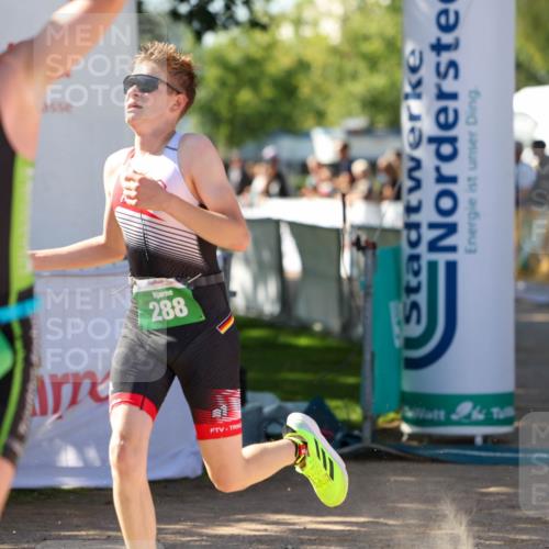 01.09.2024 - 17. Tribühne Triathlon Michael Strokosch http://msf.ph/oto/6902897 01.09.2024 11:02:08 Ziel 198, 210, 288 meine-sportfotos.de