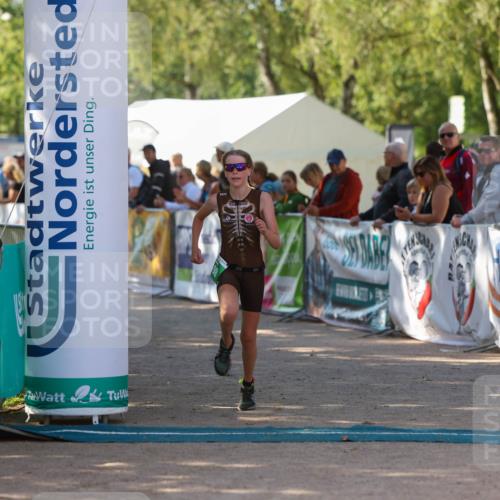 01.09.2024 - 17. Tribühne Triathlon Michael Strokosch http://msf.ph/oto/6902911 01.09.2024 11:02:14 Ziel 198 meine-sportfotos.de