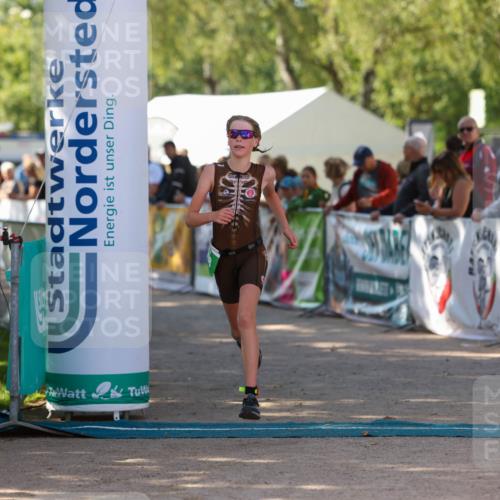 01.09.2024 - 17. Tribühne Triathlon Michael Strokosch http://msf.ph/oto/6902929 01.09.2024 11:02:15 Ziel 198 meine-sportfotos.de
