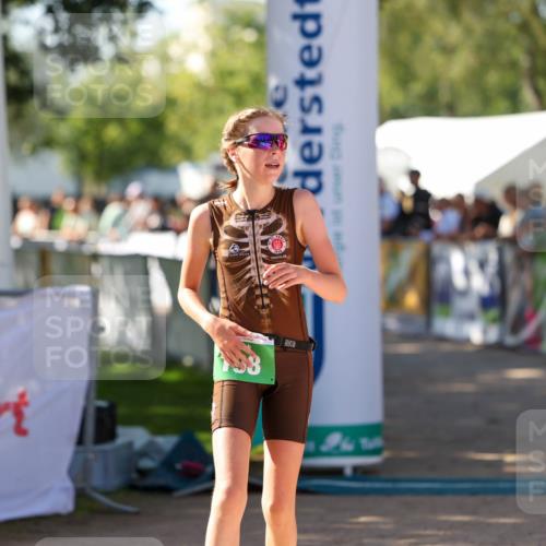 01.09.2024 - 17. Tribühne Triathlon Michael Strokosch http://msf.ph/oto/6902973 01.09.2024 11:02:17 Ziel 198 meine-sportfotos.de